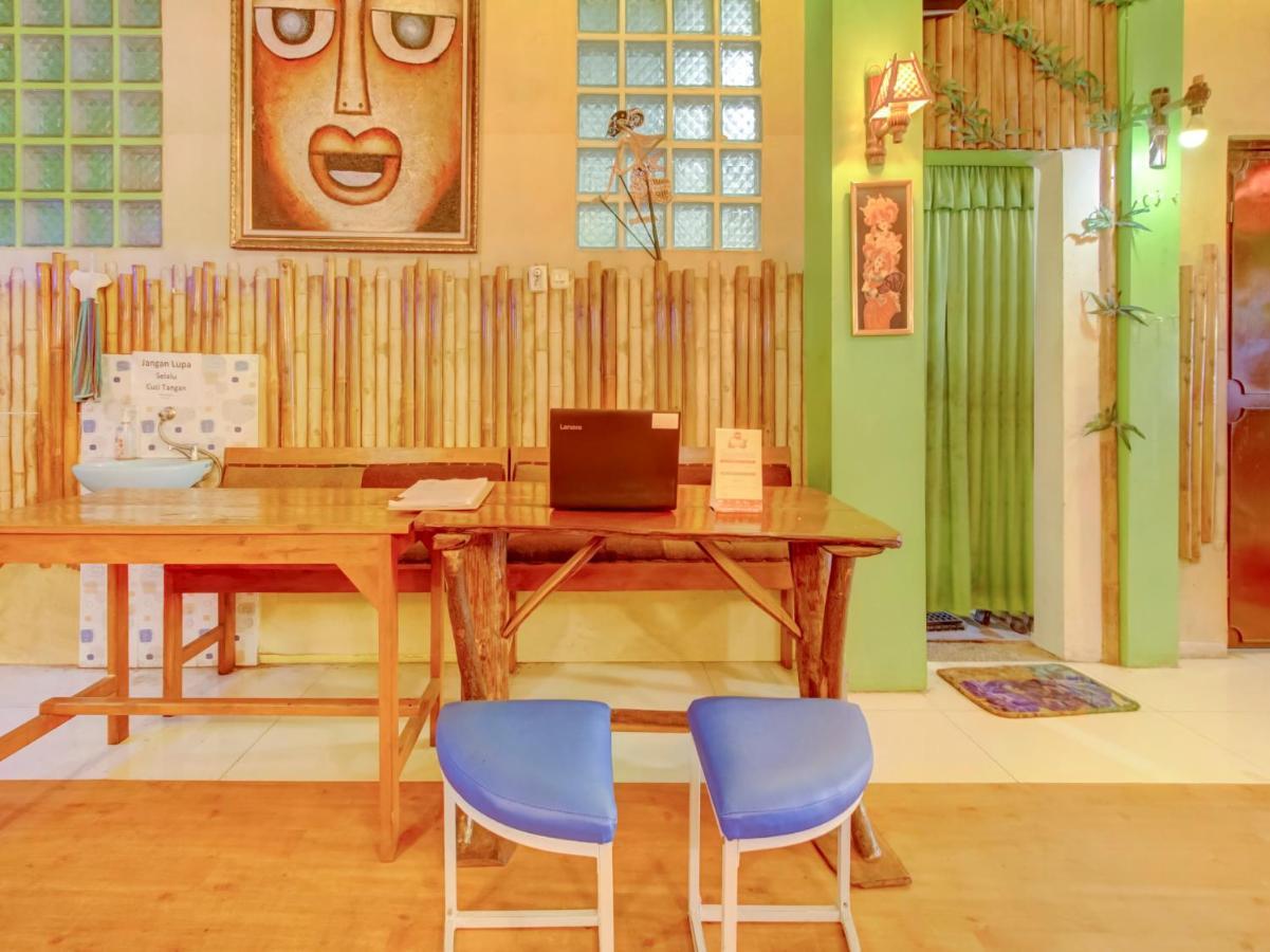 Oyo Life 3103 Opo Homestay & Kost Маланг Экстерьер фото