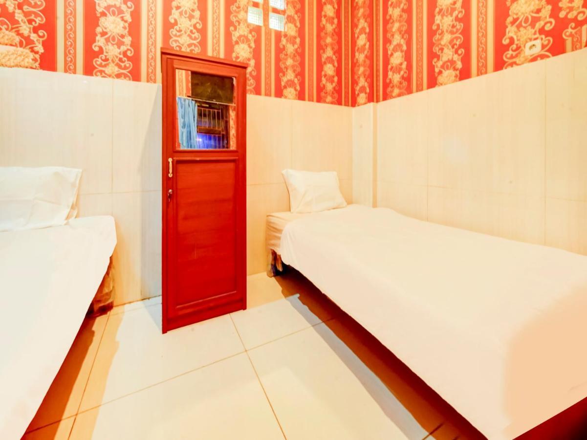 Oyo Life 3103 Opo Homestay & Kost Маланг Экстерьер фото