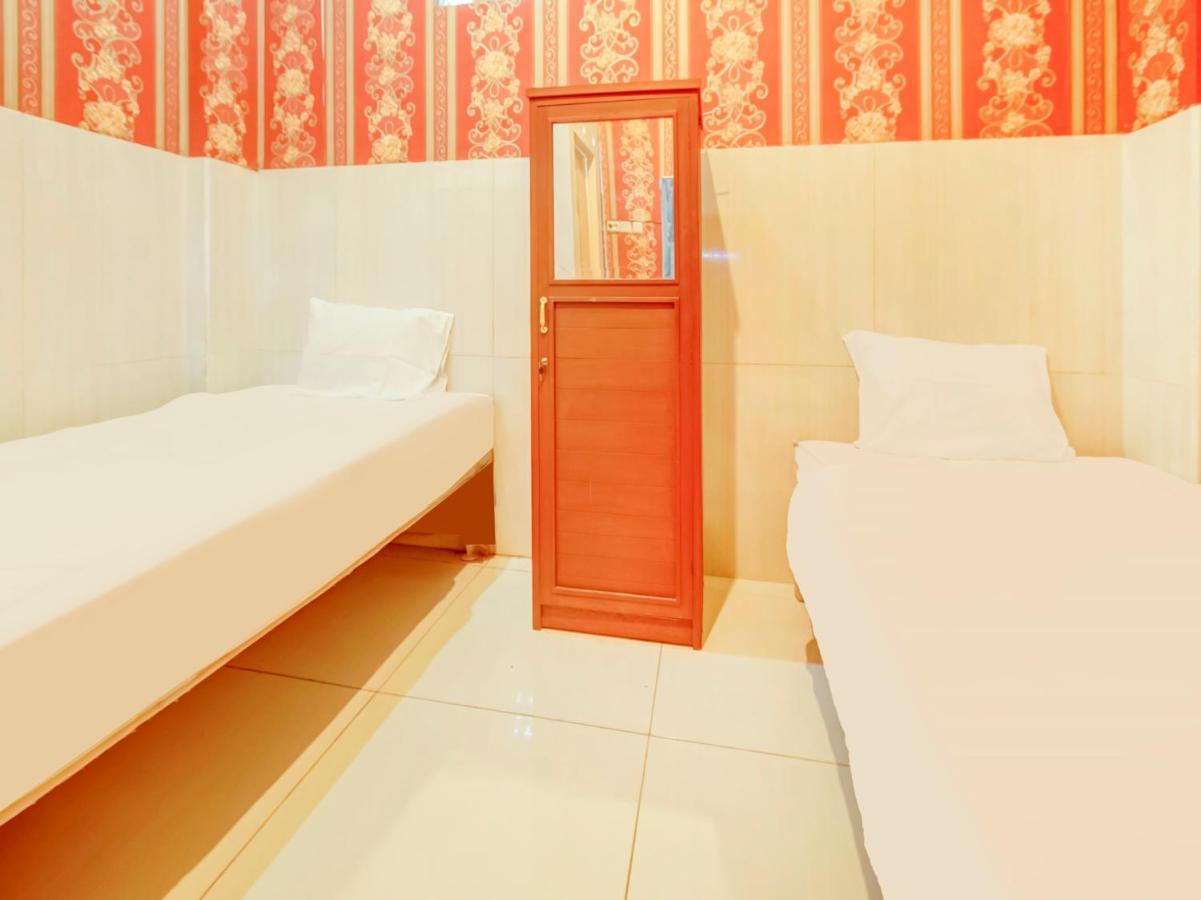 Oyo Life 3103 Opo Homestay & Kost Маланг Экстерьер фото