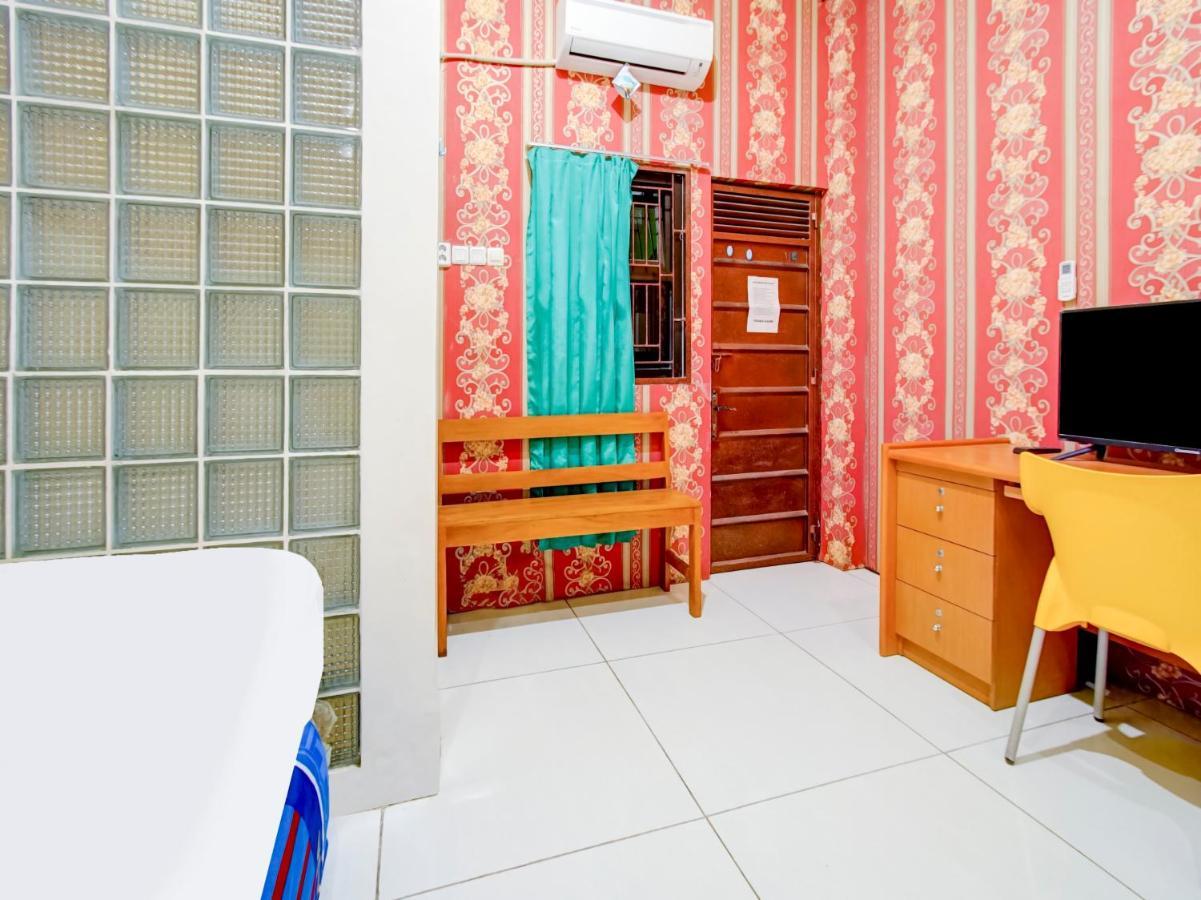 Oyo Life 3103 Opo Homestay & Kost Маланг Экстерьер фото