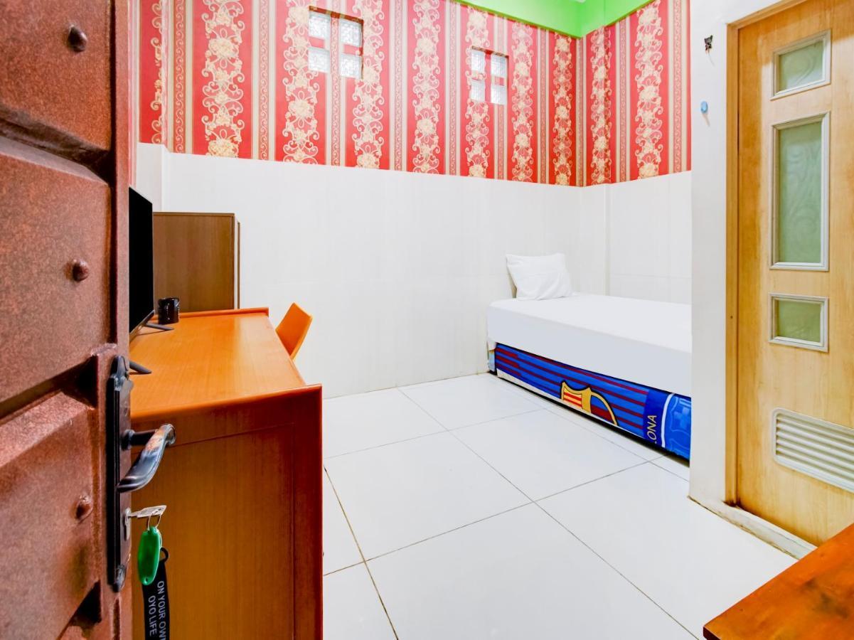 Oyo Life 3103 Opo Homestay & Kost Маланг Экстерьер фото