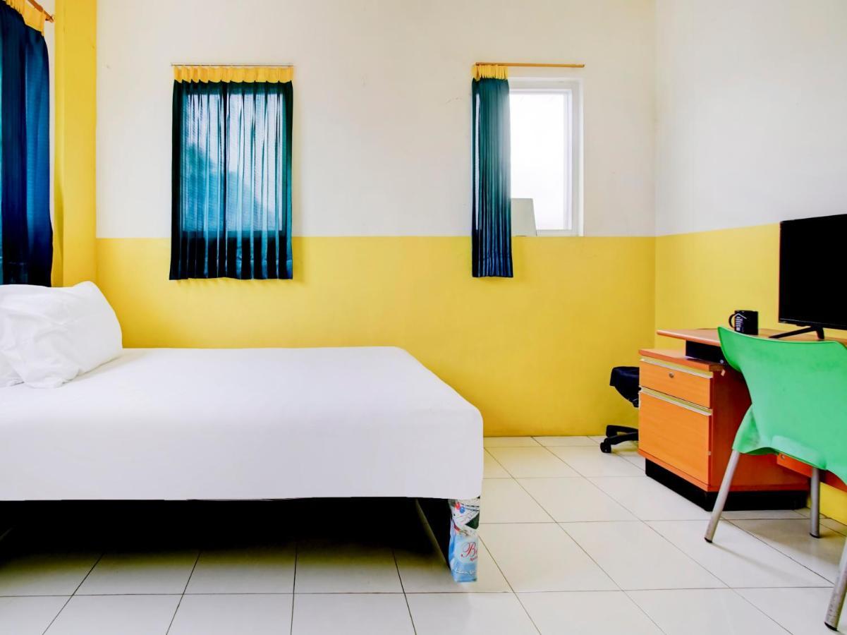 Oyo Life 3103 Opo Homestay & Kost Маланг Экстерьер фото