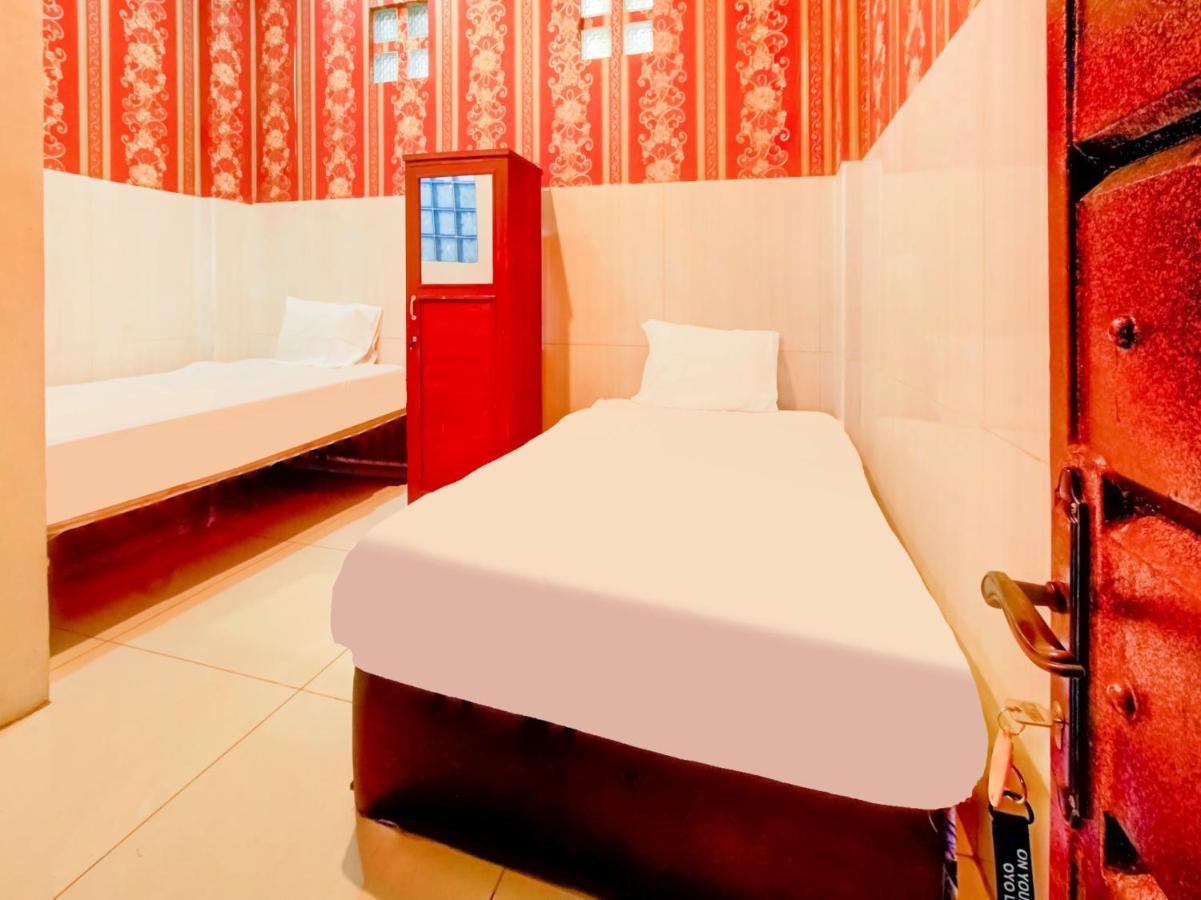 Oyo Life 3103 Opo Homestay & Kost Маланг Экстерьер фото